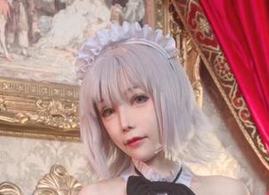 Kitkat Cosplay的夏天资源，仿佛每一个动作都透着那种若有所思的慵懒